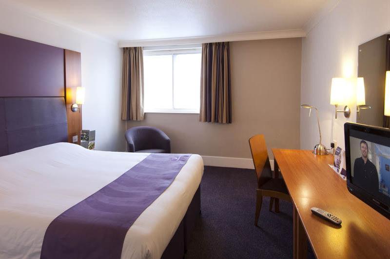 Premier Inn Chippenham Chippenham  Exterior photo